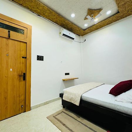 Aura Homestay Varanasi Luaran gambar