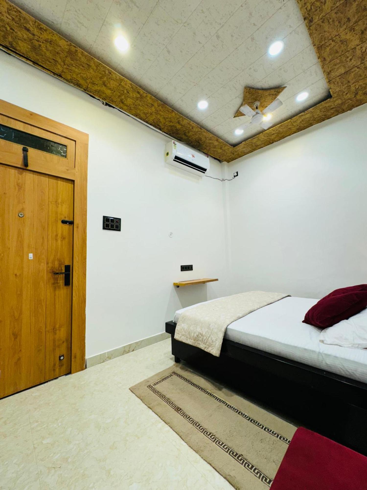 Aura Homestay Varanasi Luaran gambar