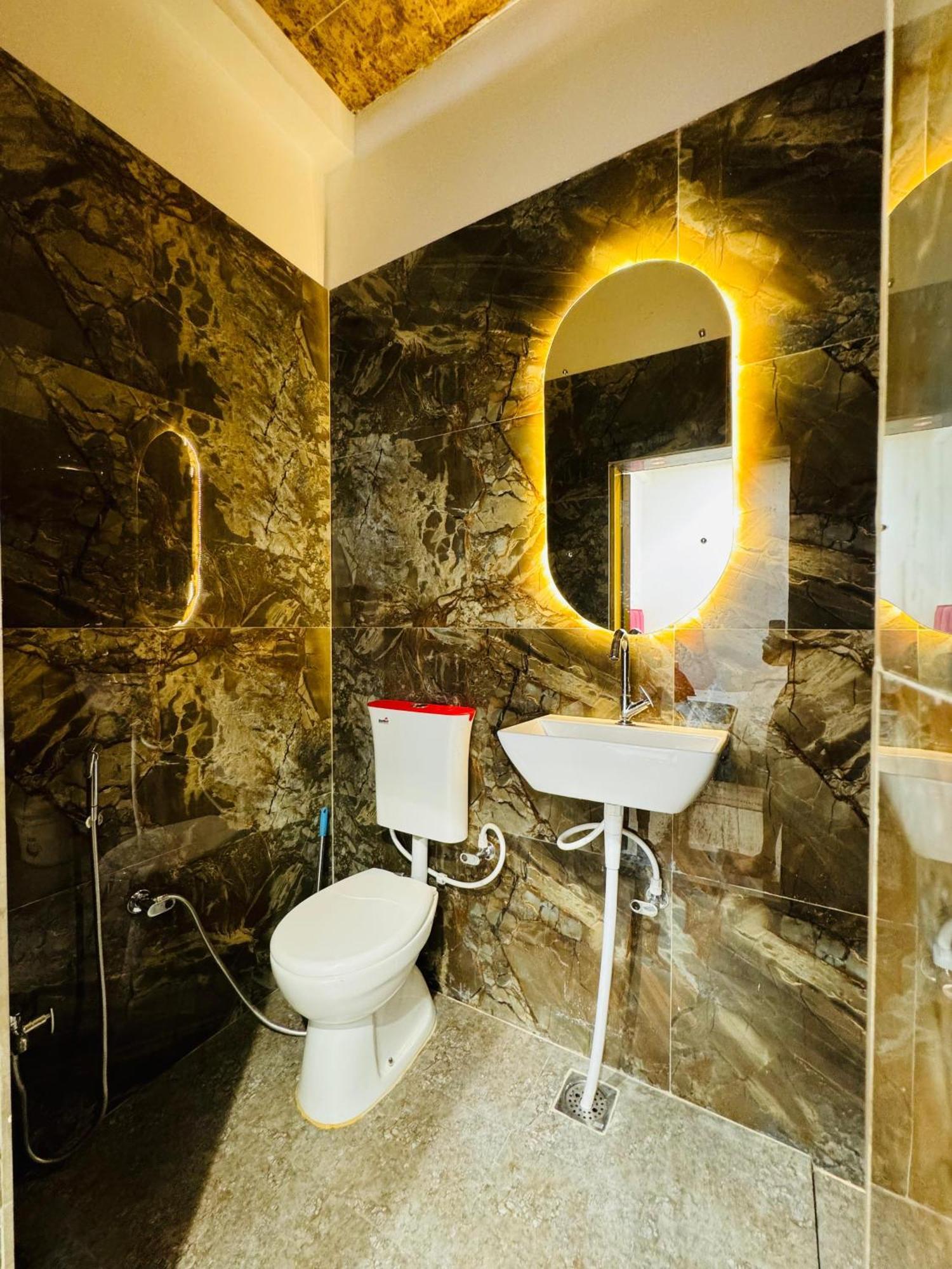Aura Homestay Varanasi Luaran gambar